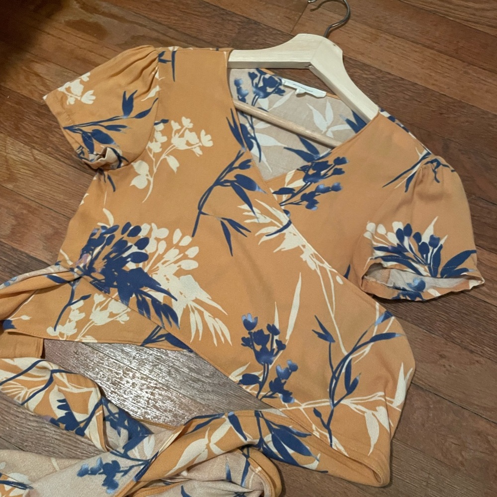 Olivacious Cropped Wrap/Tie Blouse Size S